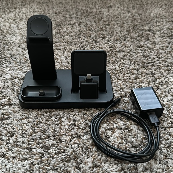 NWOT 3 in 1 Fast Charging Station for Apple iPhone Watch AirPods Black - Picture 4 of 11